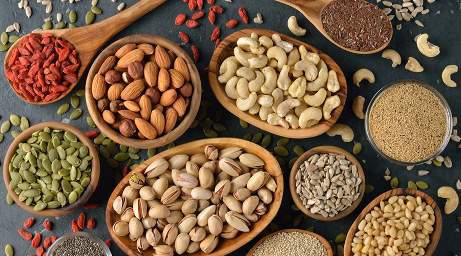 Frutos de casca e alimentos vegetais variados